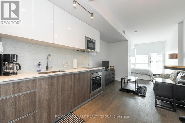 Building Photo - 199 Slater St.