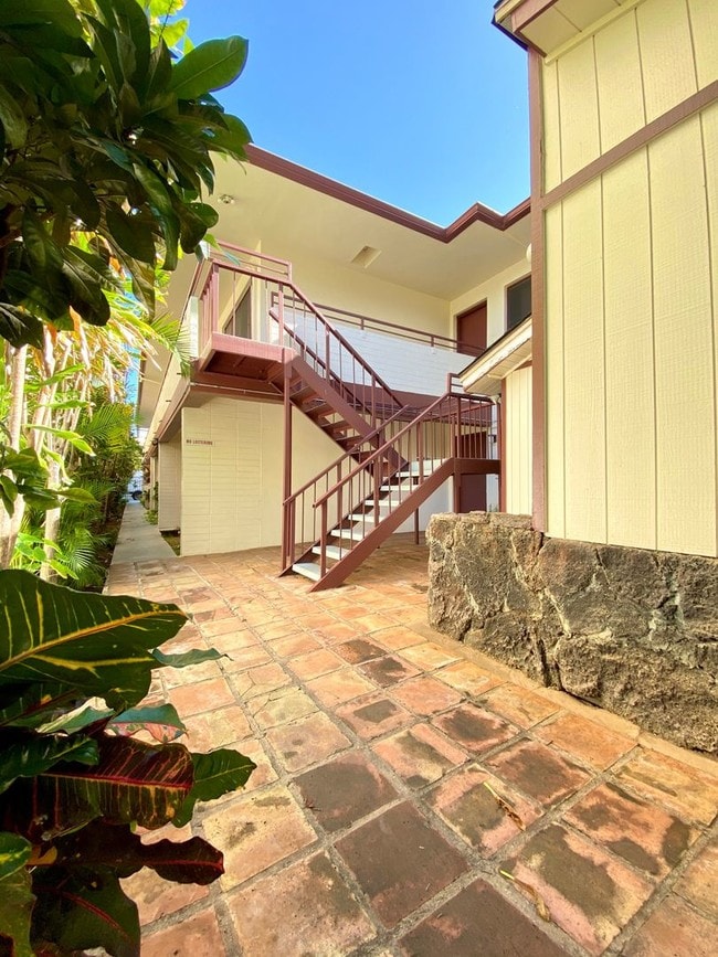 Building Photo - 2420 Kuhio Ave.