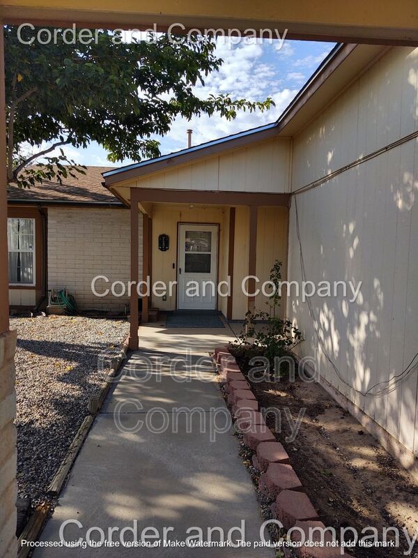 Building Photo - 4924 Turquoise Dr NE