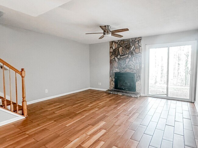 Foto del edificio - 2 bedroom/2.5 bathroom condo in Gainesville City Limits