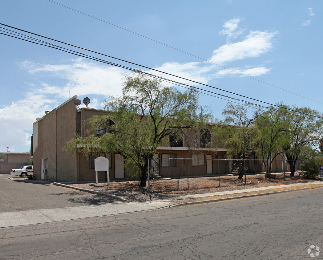 Building Photo - Kelso Court Apartments