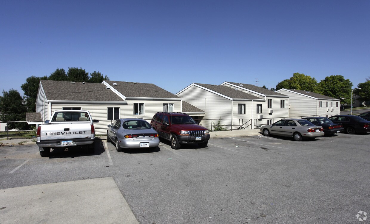 River Hills Apartments Des Moines, IA