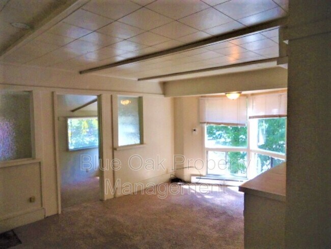 Foto del edificio - 605 W 6th St