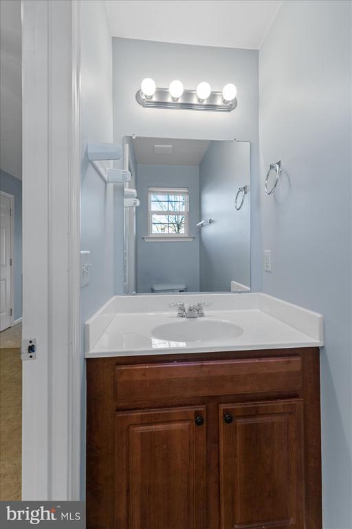 Building Photo - 233 Thrush Dr