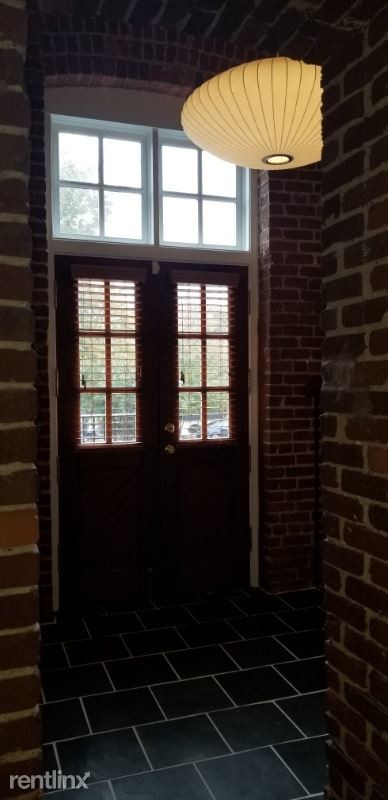 Foto del edificio - 472 Sessions St NW