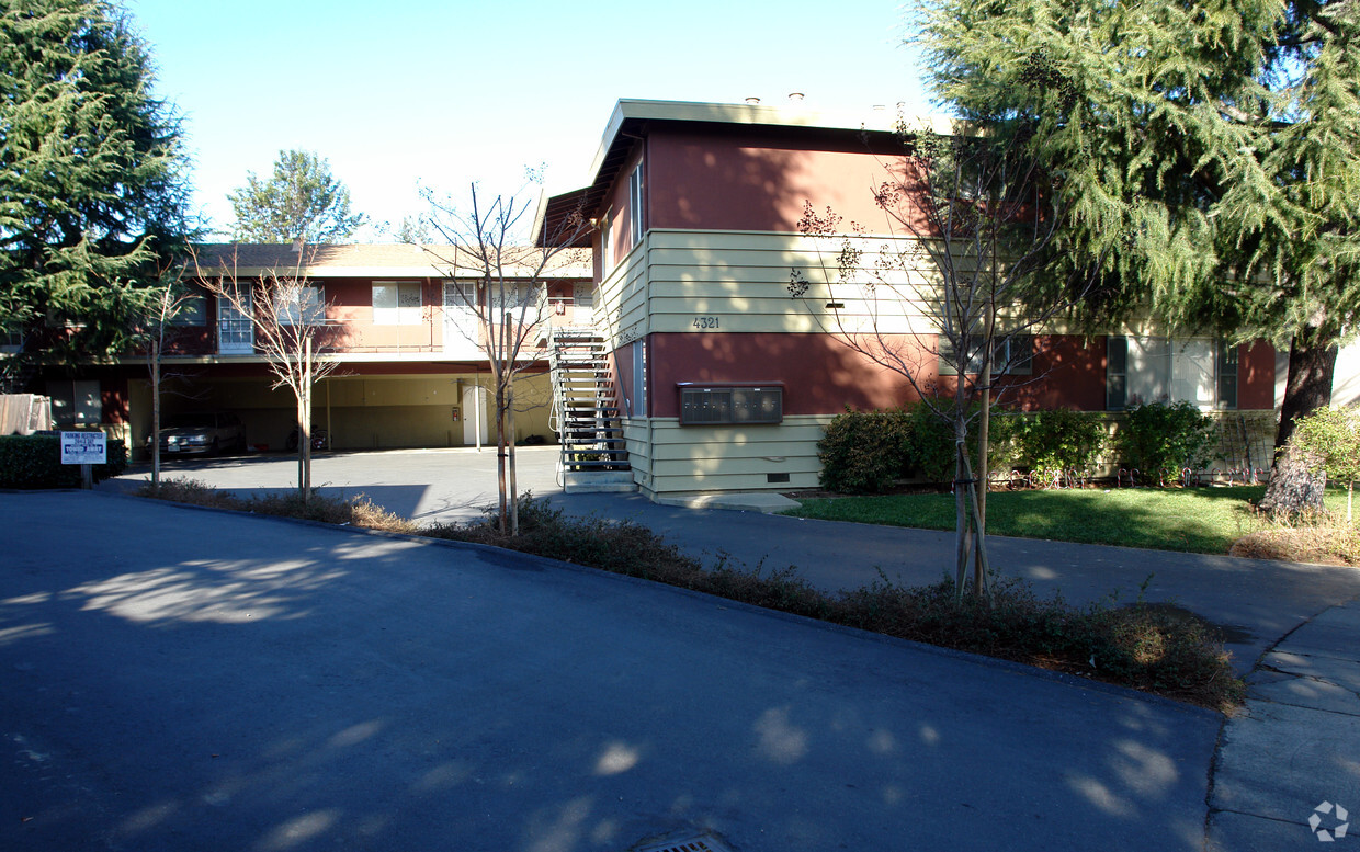 Building Photo - 4321 Collins Ct