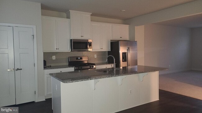 Building Photo - 24593 Hutchinson Farm Dr