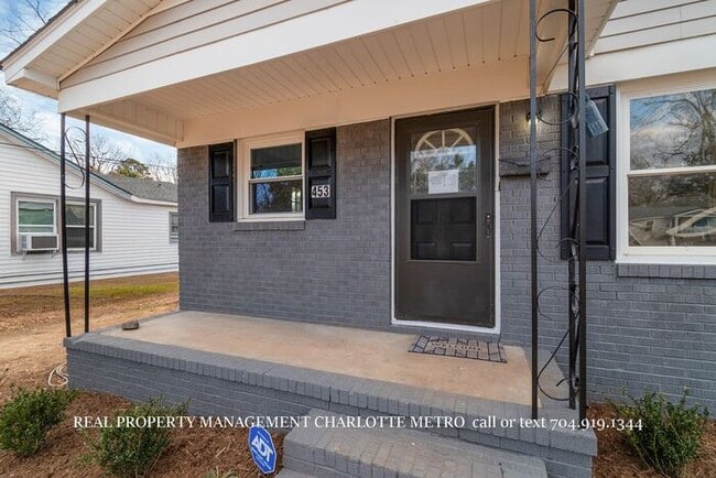 Building Photo - A Cozy Rock Hill Retreat Close to It All