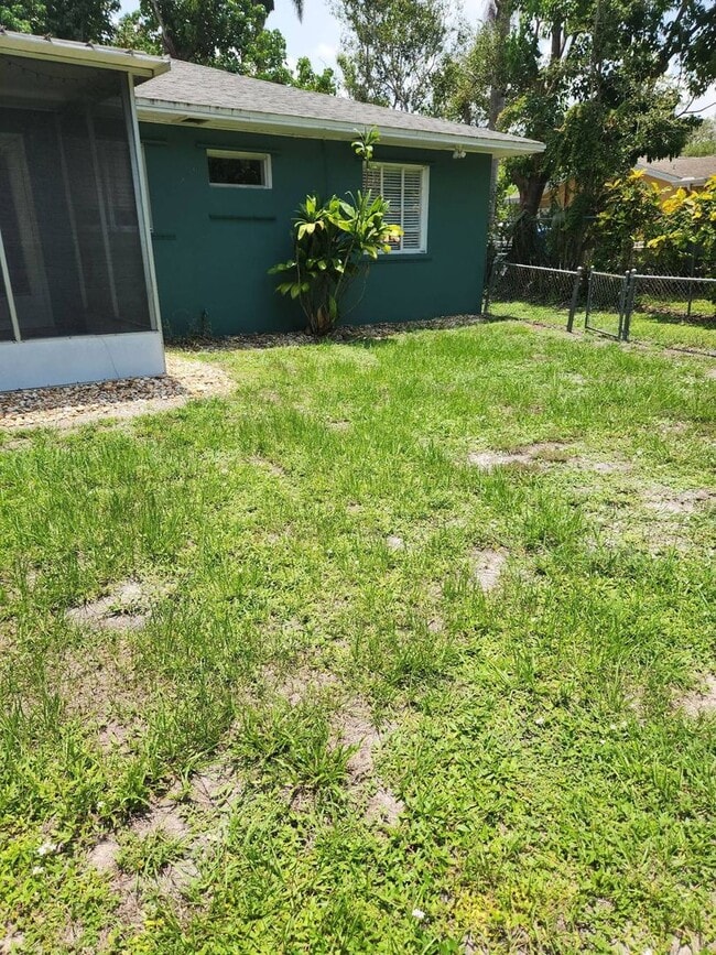 Photo - 1662 Houston Dr House