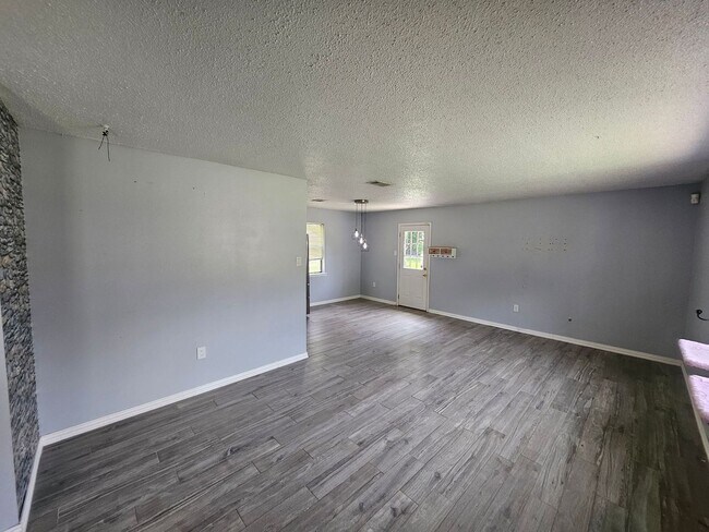 Building Photo - 402 Lefoi Ln