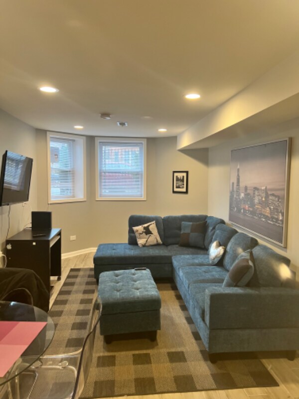 Foto del edificio - 3907 N Albany Ave