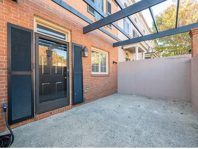 Foto del edificio - 1586 Garden Ct