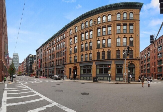 Building Photo - 347 Congress St