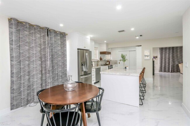 Building Photo - 3 br, 2 bath House - 18915 NW 44th Ct # 18915