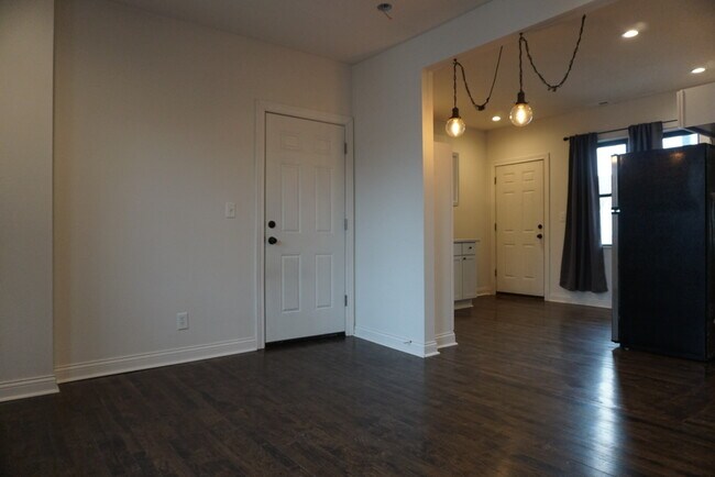 Building Photo - 3048 S Keeler Ave