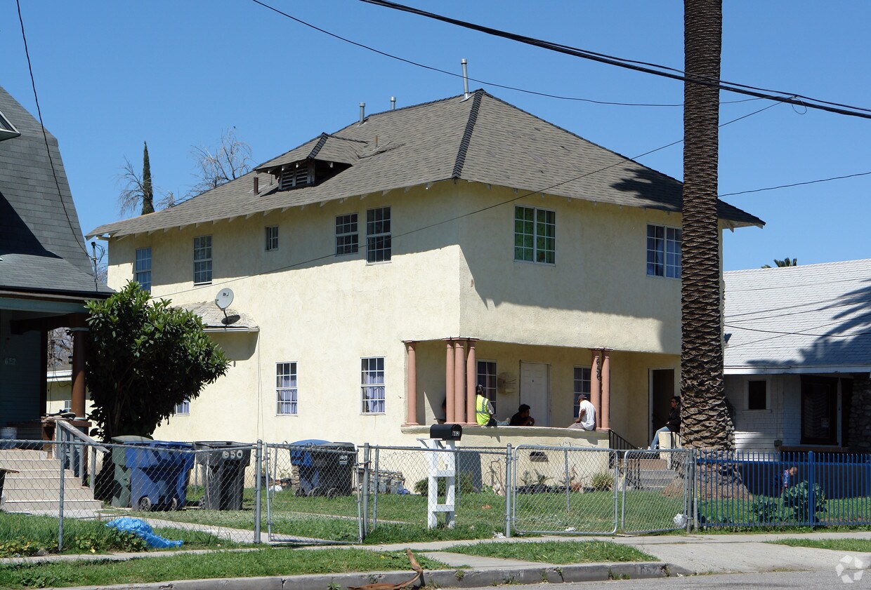 Primary Photo - 656 N G St