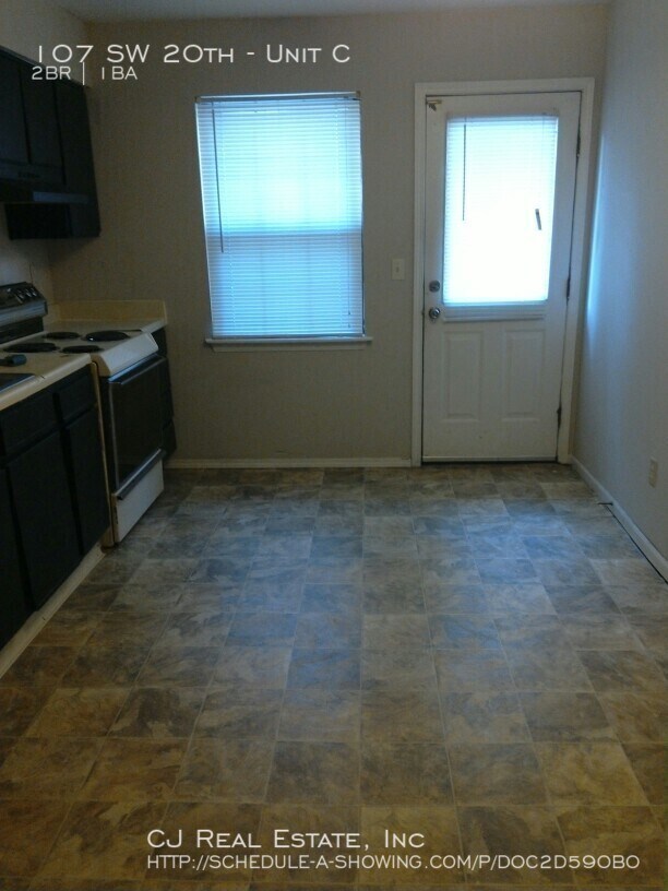 Foto del edificio - 107 SW 20th-Unit C