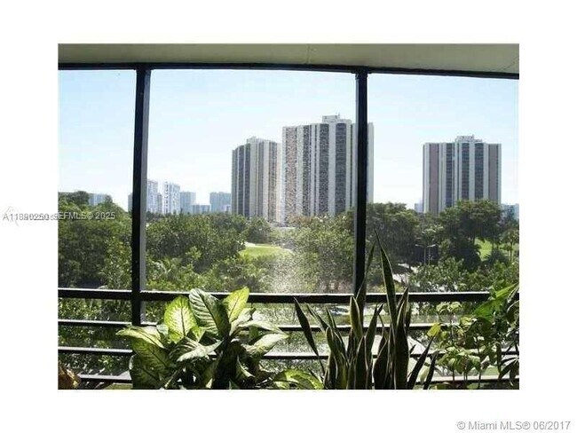 Foto del edificio - 20400 W Country Club Dr