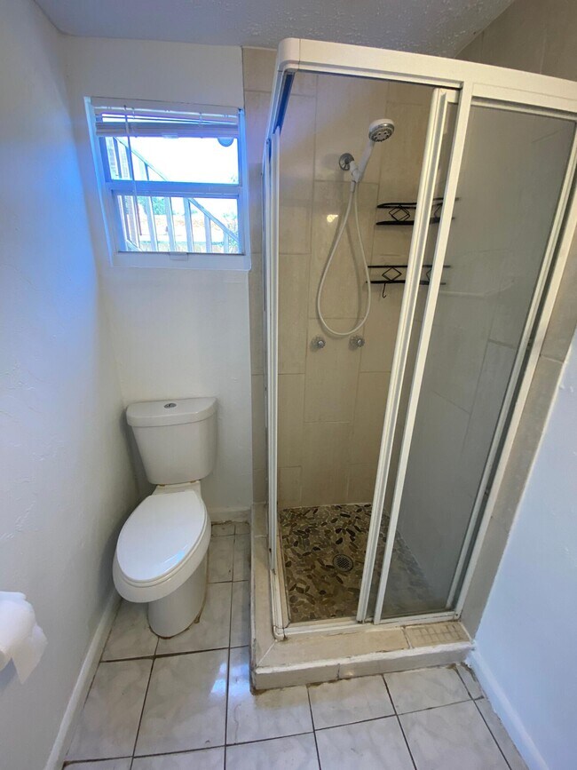 Foto del edificio - 515 Putnam Rd