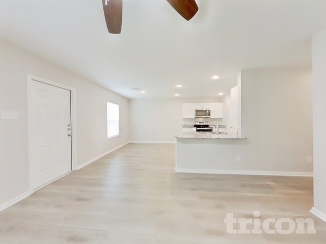 Building Photo - 10122 Cerritos dr