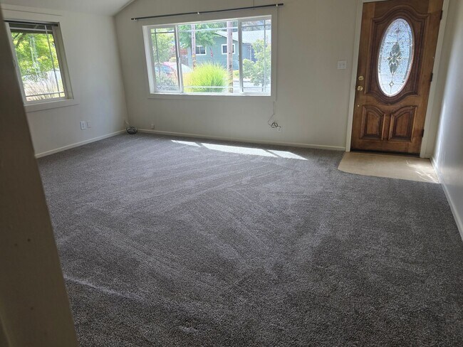 Foto del edificio - 3 bed 2 bath Family Home for Rent in Grant...