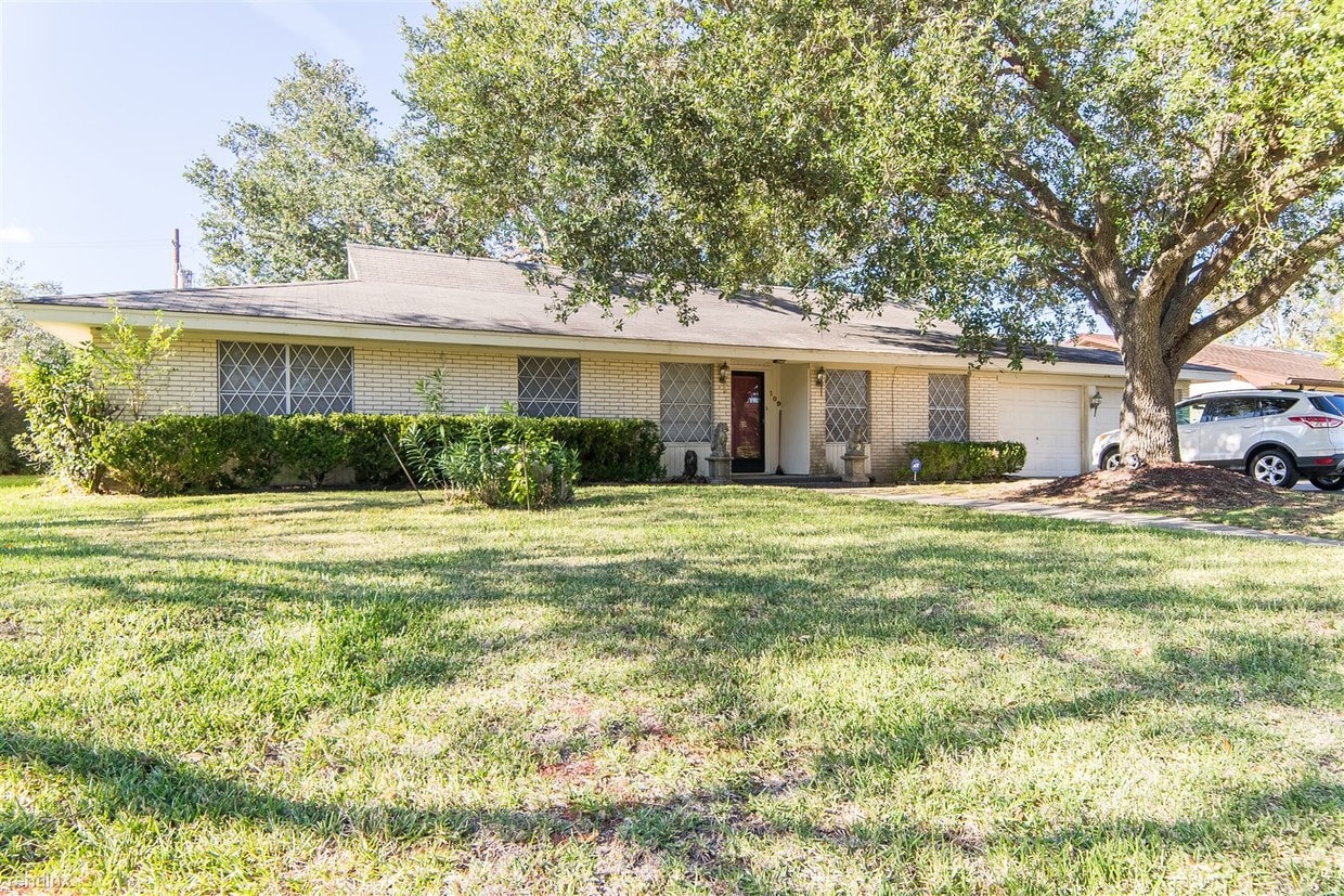 109 Beachmont Ln, Port Lavaca, TX 77979 House Rental in Port Lavaca