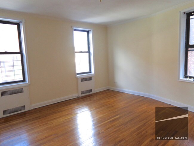 Building Photo - 657 E 26th St