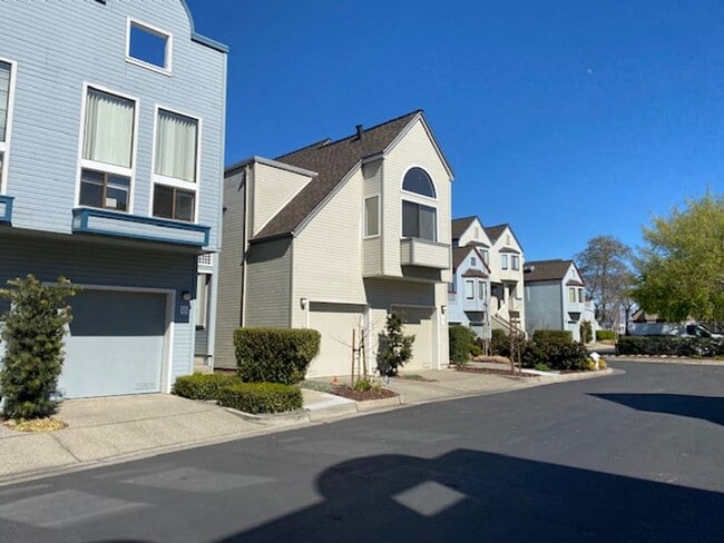 Photo - 15 Invincible Ct House