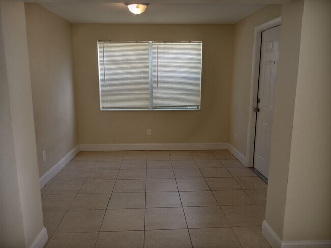 Foto del edificio - Come see this 2/1 with no Hoa
