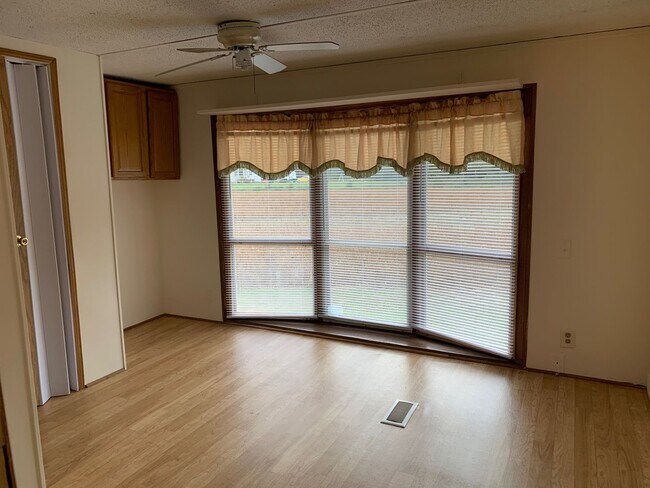 Foto del edificio - 3 BR, 2 BA Single Wide on Private Lot *Pri...