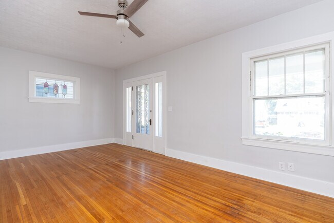 Foto del edificio - 108 W Collins Ct