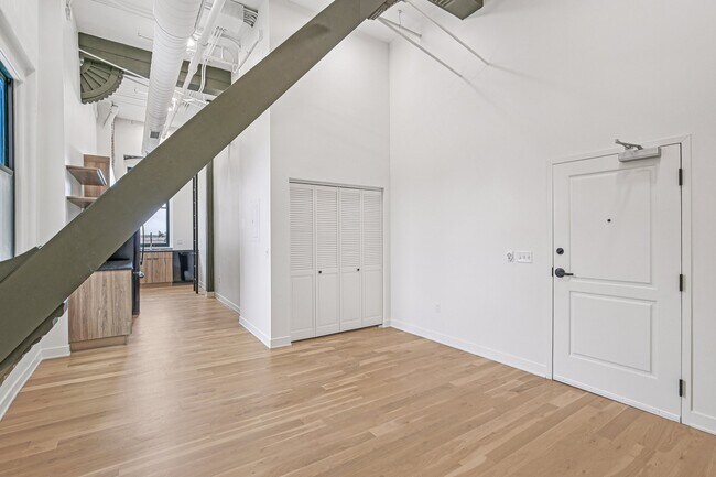 Foto del edificio - 110 W 9th St