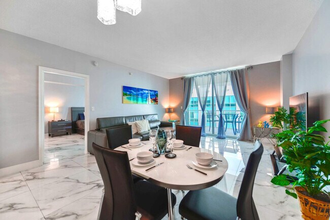 Building Photo - 1 SE 12th St