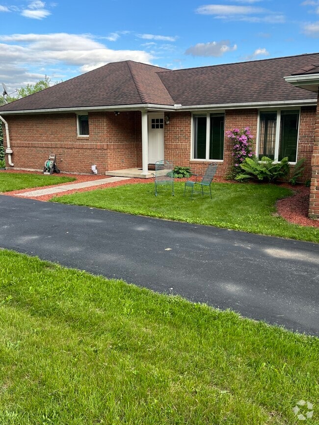 Building Photo - 777 S Mink Rd