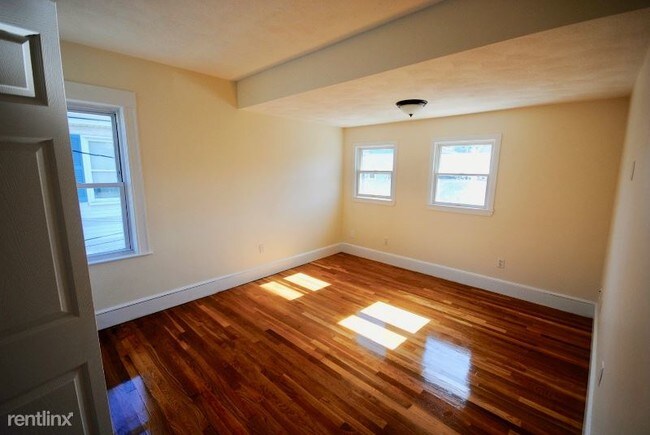 Building Photo - 489 Winthrop St