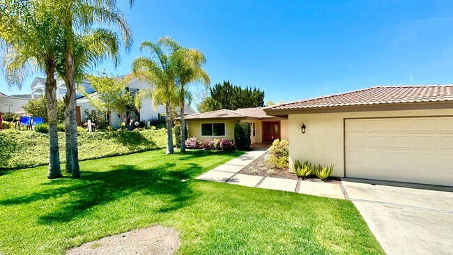 Foto del edificio - Lovely, Open Floor Plan, Single Story Located in the Desirable Live Oak Estates of Fallbrook!