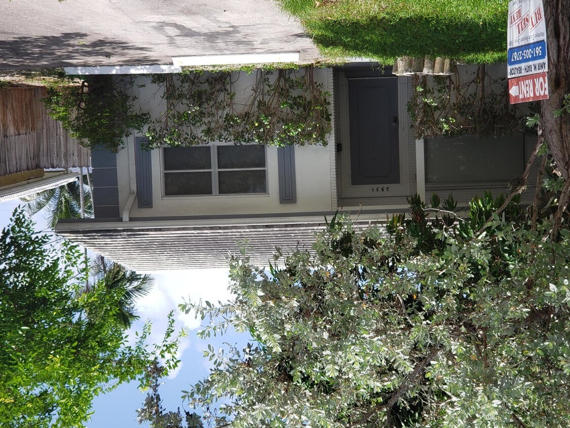 Primary Photo - 2531 NE 10th Street
