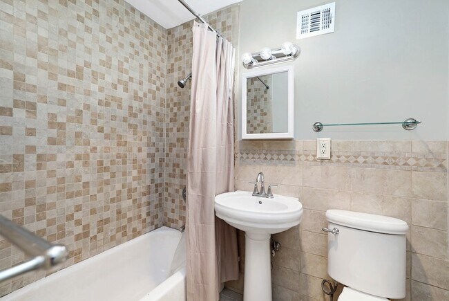 Foto del edificio - 8 Juniper St