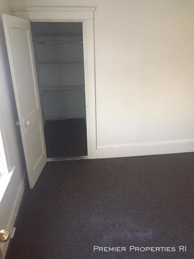 Building Photo - 2 bedroom in Woonsocket RI 02895
