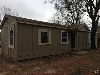 Building Photo - 5220 Elm St