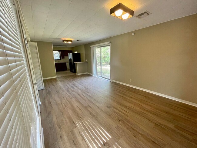 Foto del edificio - 660 Enfield Ln, Beaumont, TX 77706