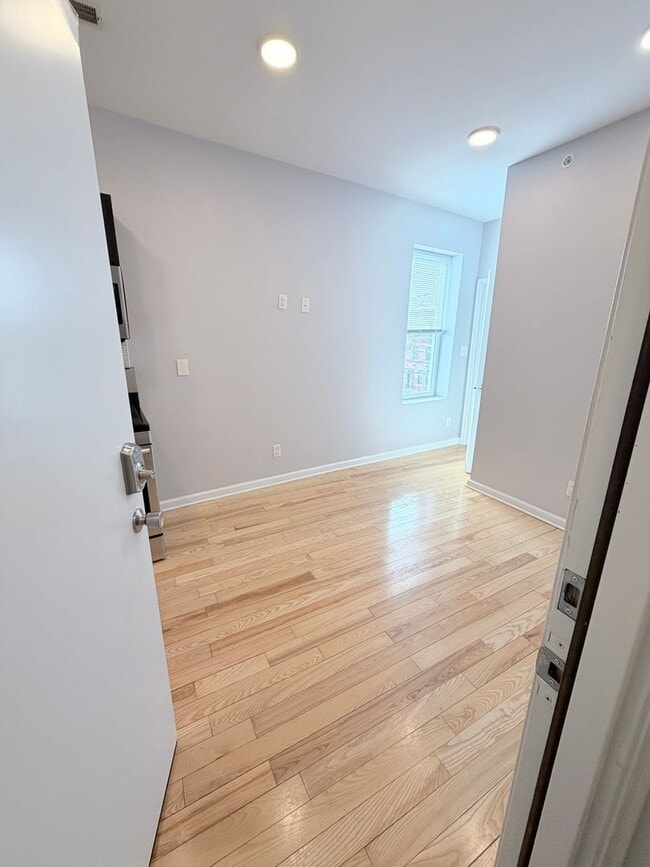 Building Photo - 813 N 41st St