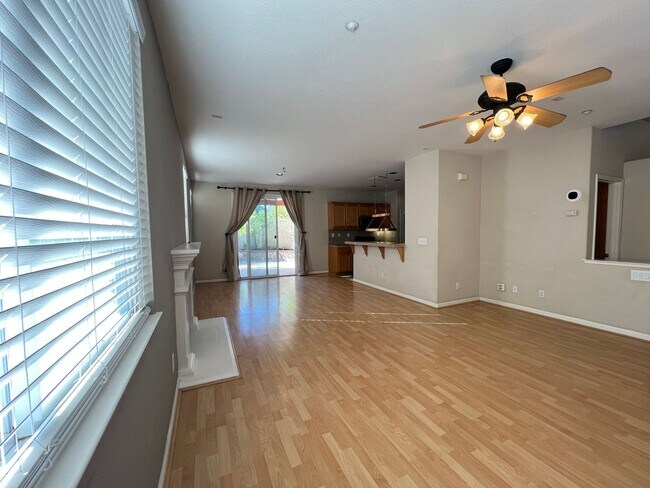 Foto del edificio - $500 MOVE IN SPECIAL!!! STUNNING & SPACIOUS 4 BEDROOM HOME IN LIVERMORE, CA!!!