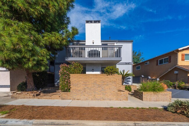 Building Photo - Cozy Condo in Manhattan Beach!