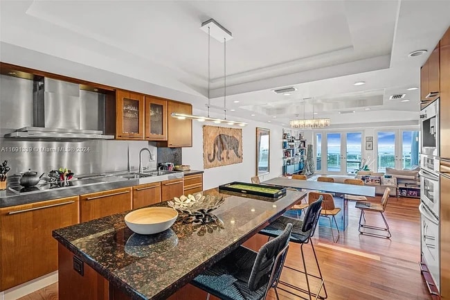 Foto del edificio - 5600 Collins Ave