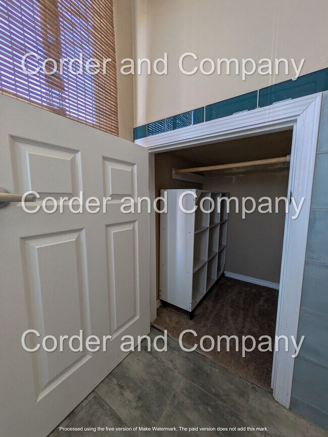 Foto del edificio - Massive 2 Story 3Bedroom 2.5 Bathroom, 2 Car Garage Townhouse at 1,838 Sq Ft.