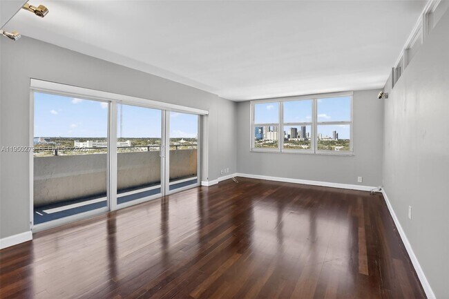 Foto del edificio - 1625 SE 10th Ave