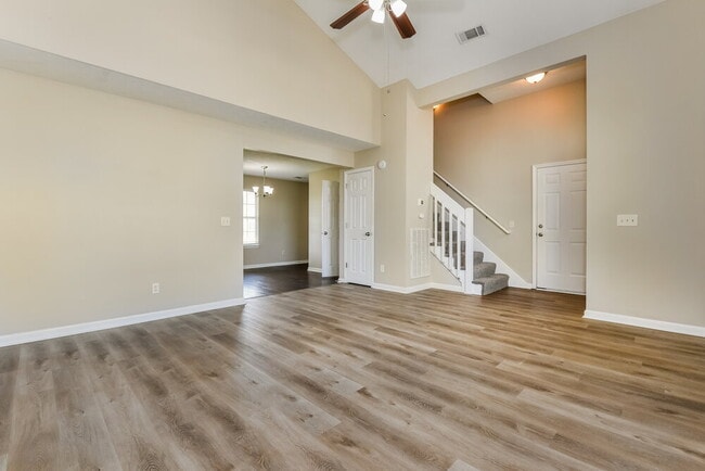 Building Photo - 2025 Candlewood Dr