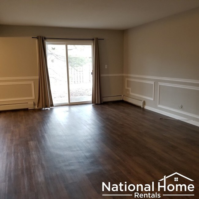 Building Photo - 711 E Falcon Dr