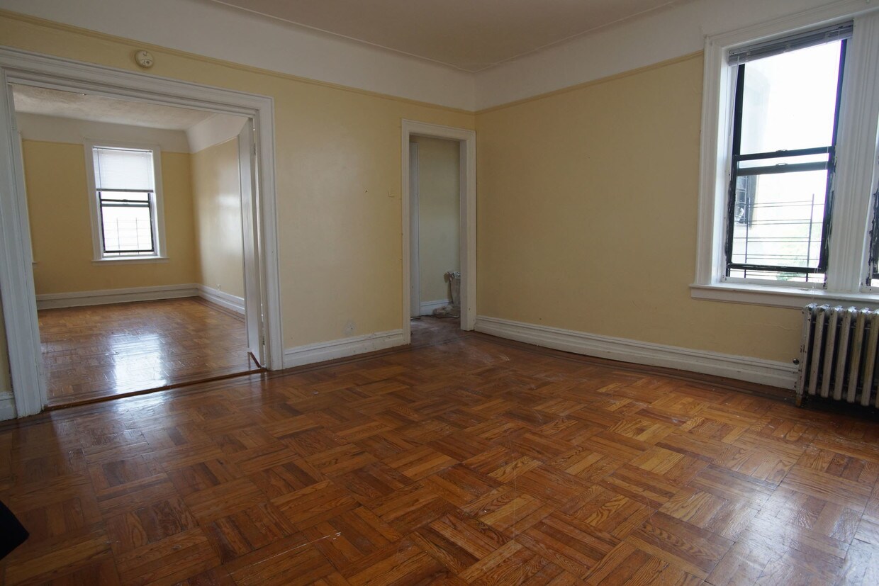 Primary Photo - 2446 Lyvere St